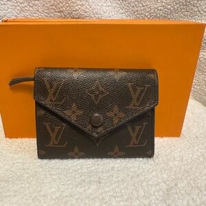 New Fashion Inspired Item (Wallet)